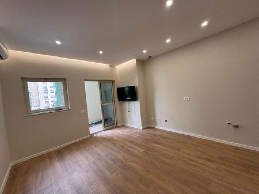 For sale, Studio apartment, Commune of Paris, Tirana
