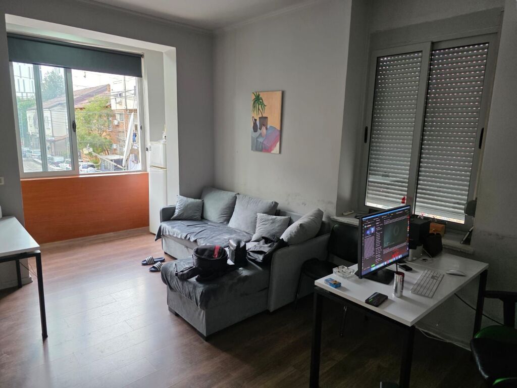 🏢 AMBIENTE 2+1 IN AFFITTO – ZONA BLLOKU, TIRANA