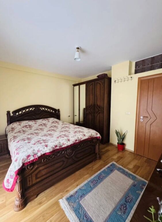 JEPET APARTAMENT ME QERA 1+1 RRUGA E KOSOVAREVE