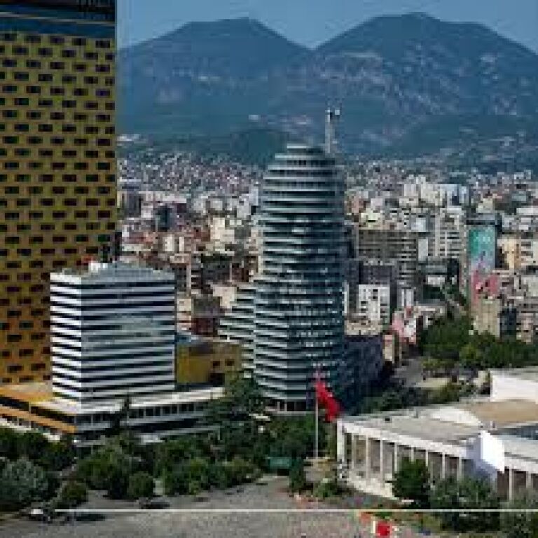 🏢 Shitet Apartament 1+1 – Tirana’s Rock, Sheshi Skënderbej