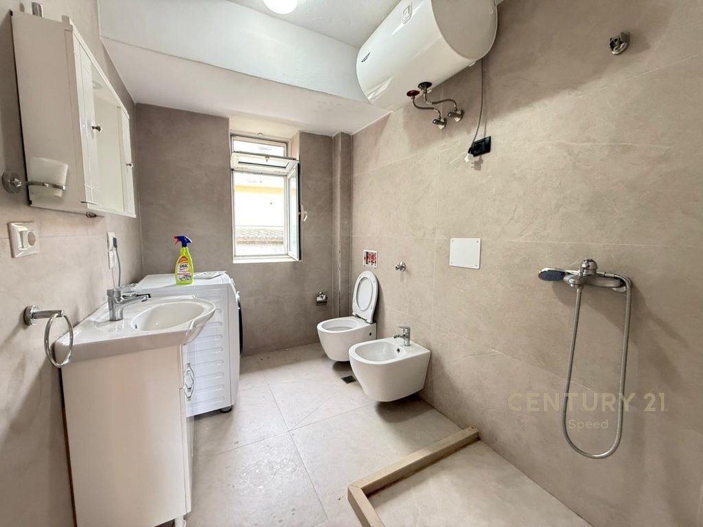 Shitet apartament 1+1 te Ish Stacioni i Fundit i Tiranës së Re