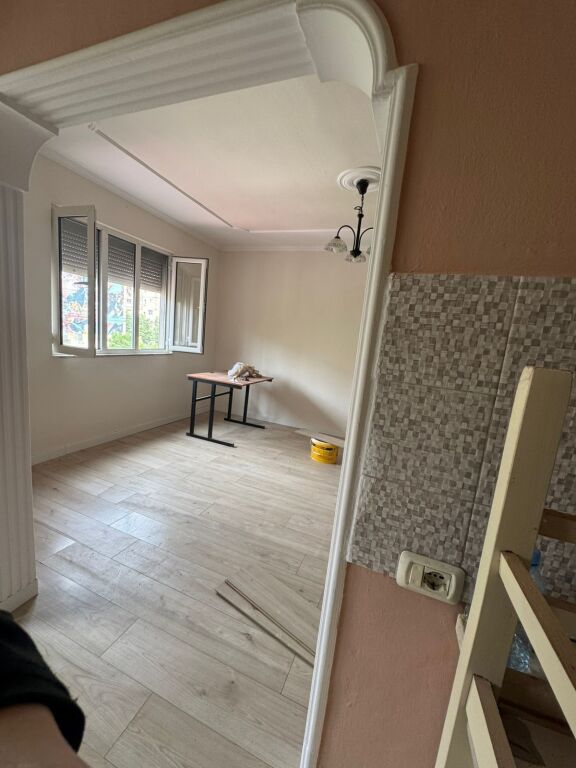 🏡 Shitet Apartament 1+1 – Irfan Tomini, Vasil Shanto