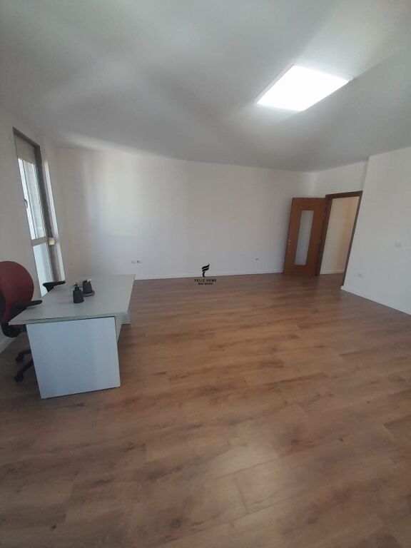 ZYRE ME QERA 80 M2 RRUGA E KAVAJES 70.000 LEKE FH-73008