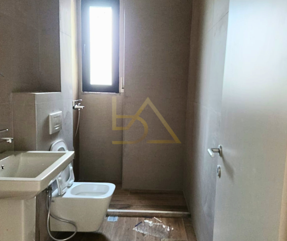 Shitet Apartament – Golem, Kavajë