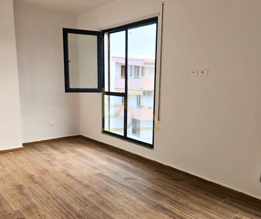 Shitet Apartament – Golem, Kavajë