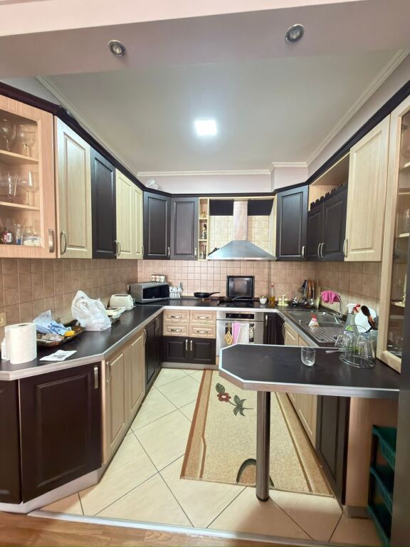Apartament 3+1+2 per shitje ne Astir !