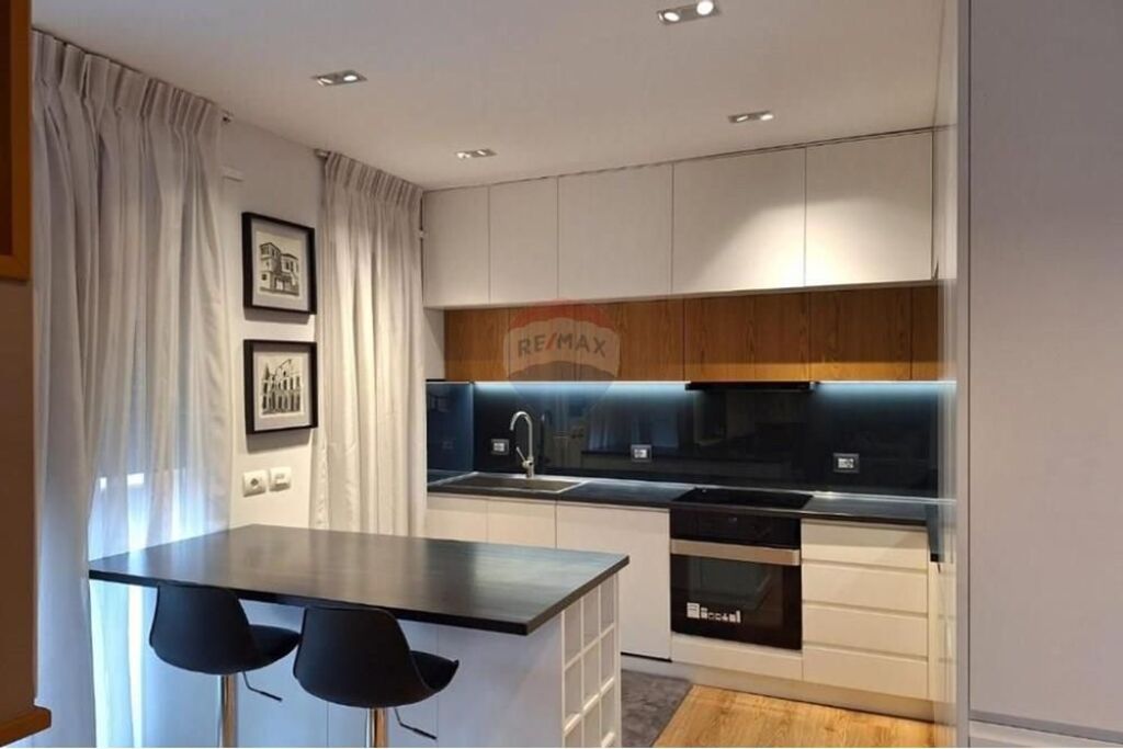 Apartament studio per qira, 21 Dhjetori