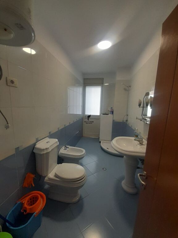 ZYRE ME QERA 80 M2 RRUGA E KAVAJES 70.000 LEKE FH-73008