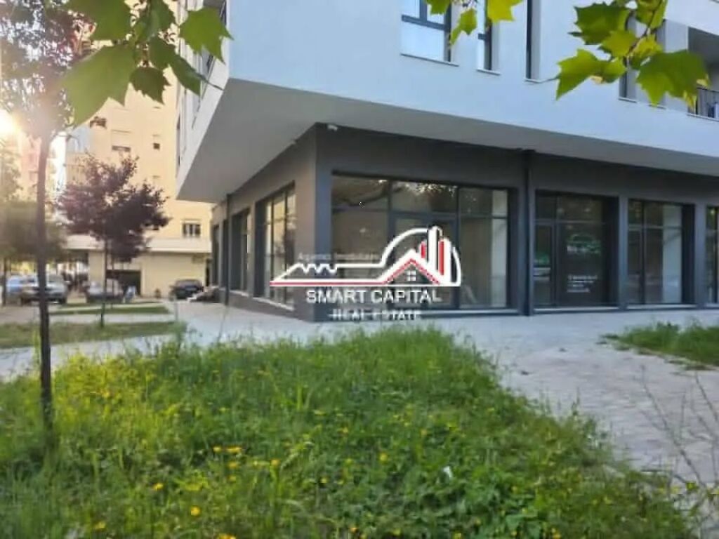 LOCALE COMMERCIALE IN AFFITTO SUL LUNGOMARE DI VLORE!!