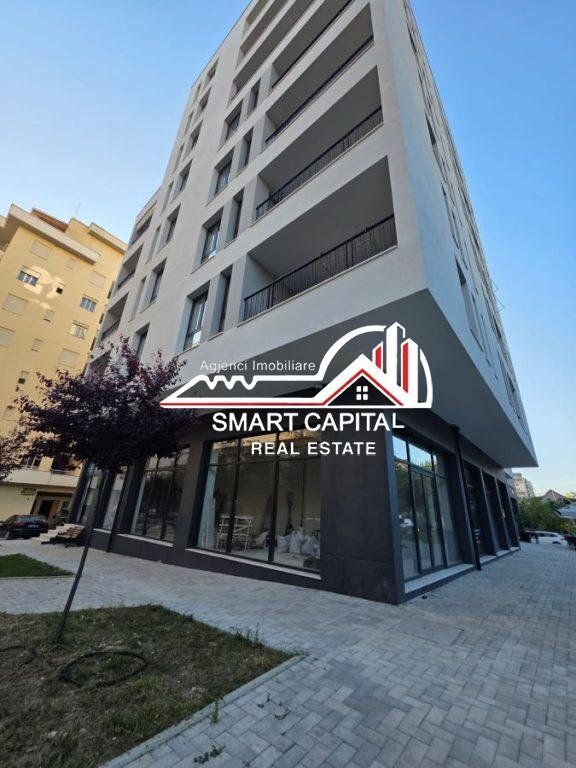 LOCALE COMMERCIALE IN AFFITTO SUL LUNGOMARE DI VLORE!!