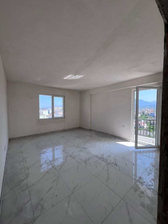 Shitet apartament 2+1