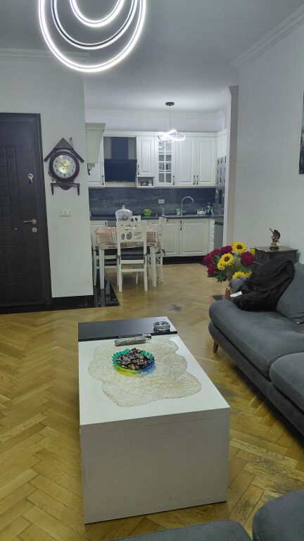 Fresk shitet Apartament 2+1 +garazh per 2 makinamobiluar