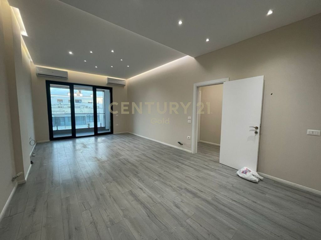 GIVES APARTMENT FOR OFFICE 2+1+2 AT ARLIS SQUARE 21!