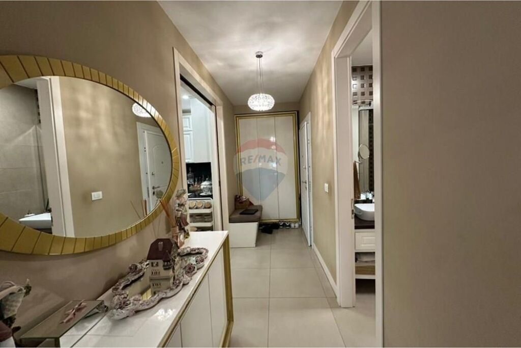 Appartamento 3+1+Cucina Separata in Vendita a Komuna e Parisit, Kika 1