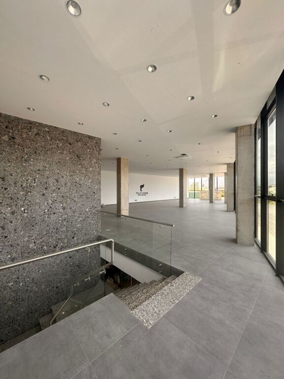 MAGAZINE ME QERA 260 M2 VORE 2.000 EURO FH-73135