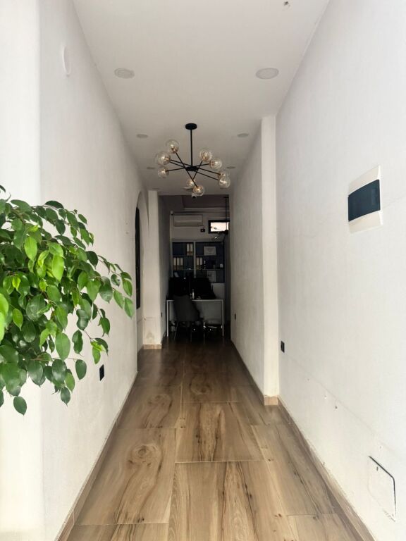 VENDESI IN VENDITA 29 M2 21 DICEMBRE 19.000.000 LEKE FH-73041