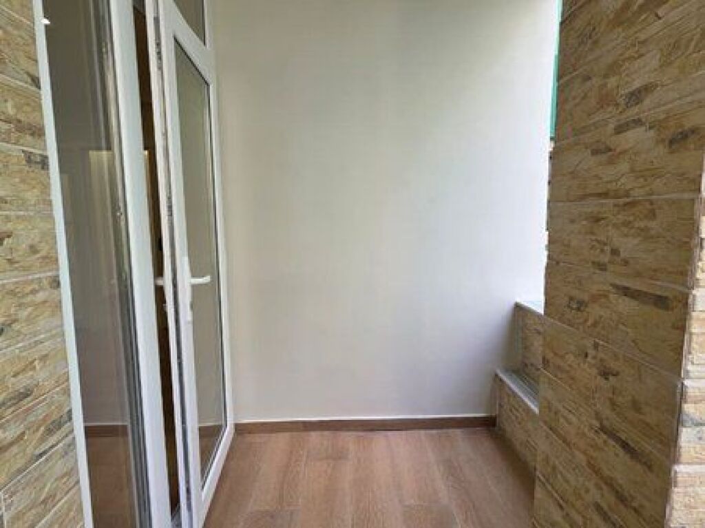 Shitet ,Apartament 1+1 tek Komuna e Parisit