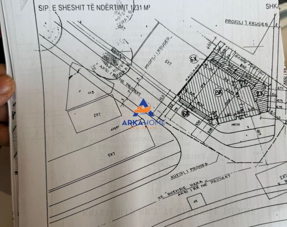 PARCHEGGIO IN VENDITA 330M2 "VICINO ALLA ROTONDA DI SHKOZA" 495.000 EURO