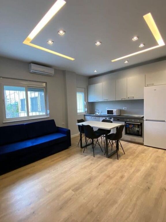 Jepet me qera apartament 1+1 tek 21 Dhjetori, pranë Fakultetit të Inxhinierisë së Ndërtimit 📍