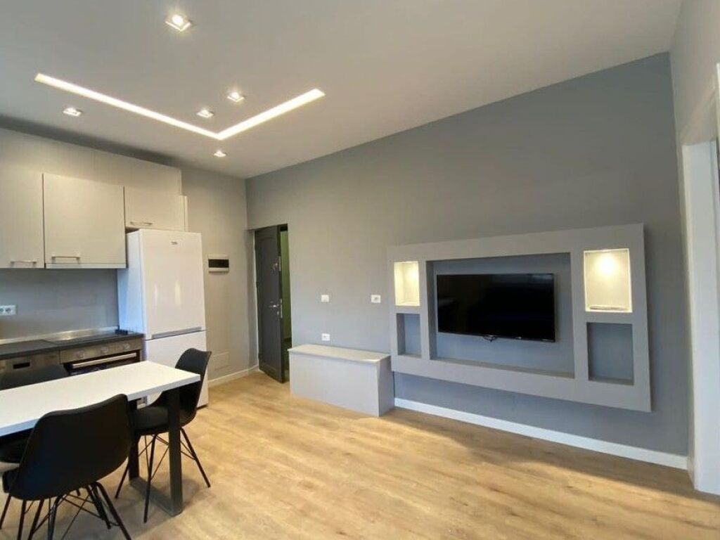 Jepet me qera apartament 1+1 tek 21 Dhjetori, pranë Fakultetit të Inxhinierisë së Ndërtimit 📍