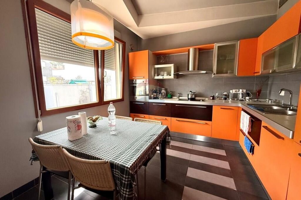 Apartament 4+1+studio, ne Qender te Tiranes!
