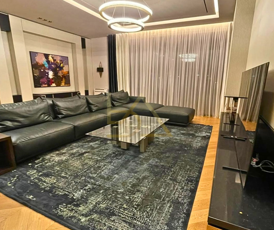 Vilë 3-Katëshe për Shitje – Rruga e Kodrës së Derhemit, Tiranë