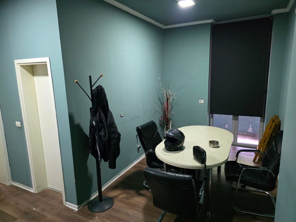 🏢 AMBIENTE 2+1 IN AFFITTO – ZONA BLLOKU, TIRANA
