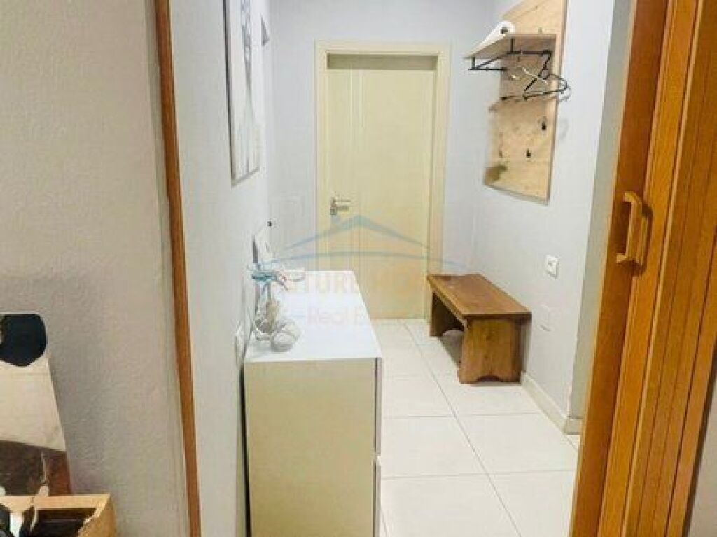 Shitet, Apartament 1+1, Myslym Shyri, Tirane.