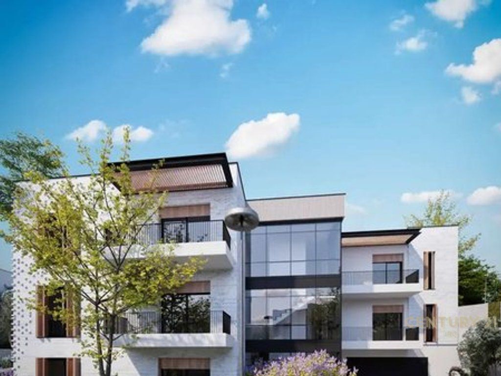 Shitet Duplex 2+1 me Pishinë Private – Maison de la Terre!