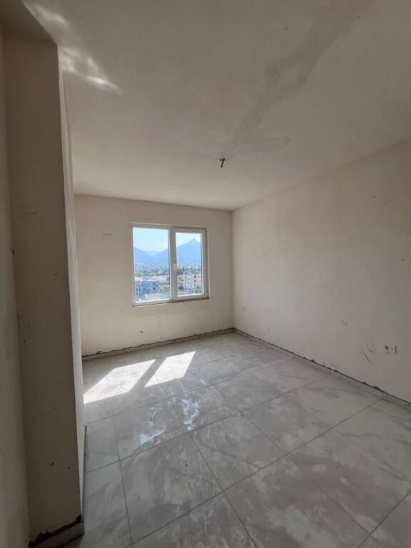 Shitet apartament 2+1