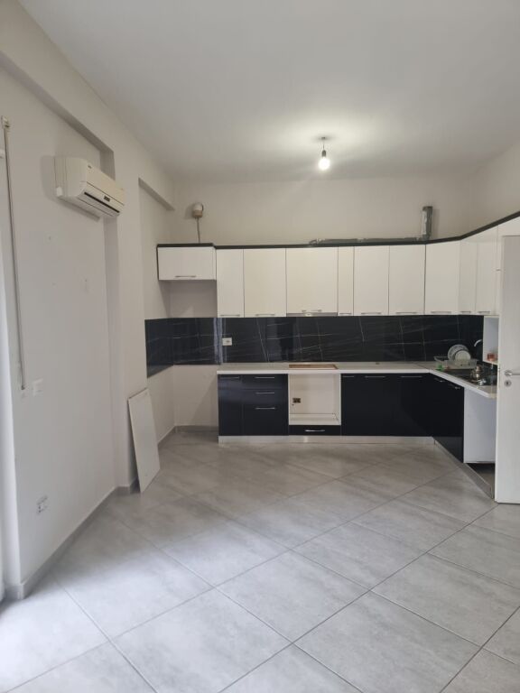 JEPET ME QERA AMBIENT/APARTAMENT RRUGA E RE E PORTIT, DURRES