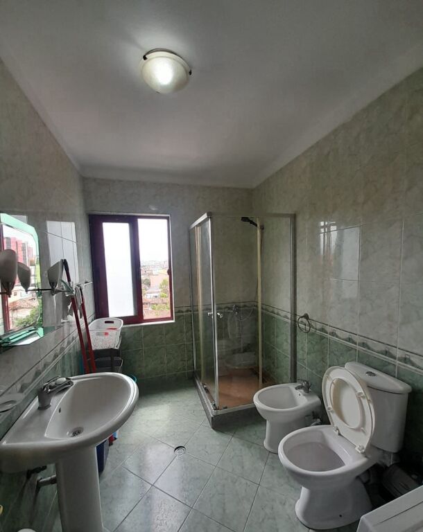 🏡 APARTAMENT ME QIRA 1+1 – RRUGA E DIBRËS, PRANË MEDRESESË