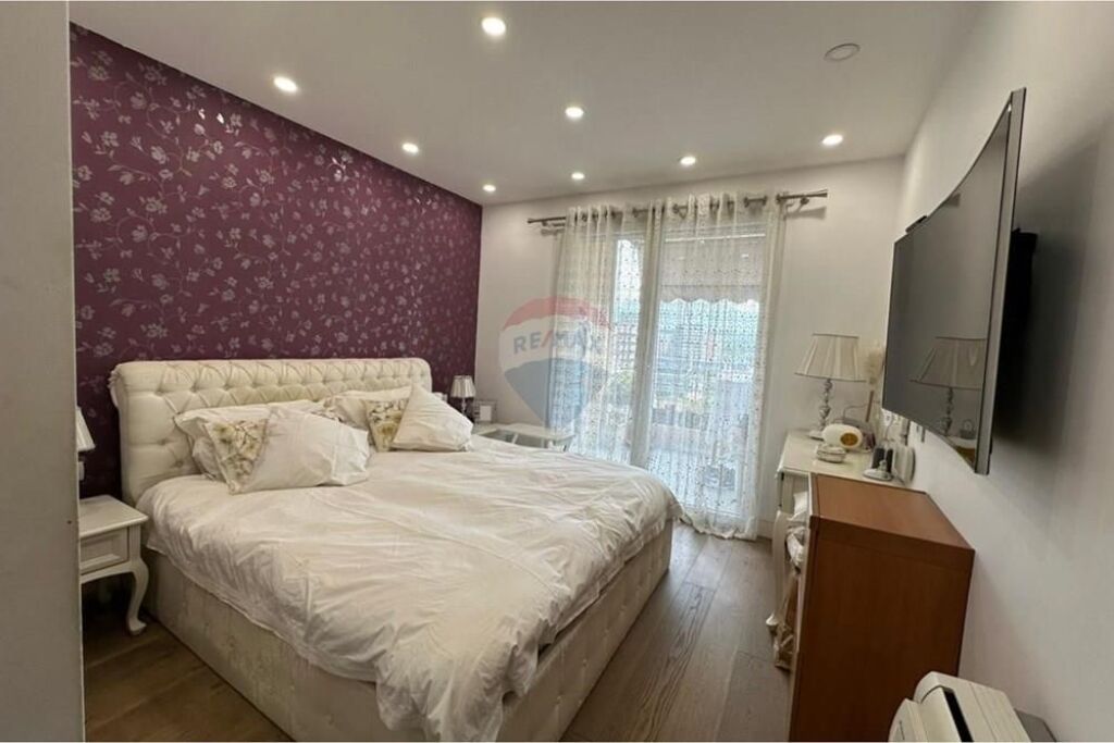 Appartamento 3+1+Cucina Separata in Vendita a Komuna e Parisit, Kika 1