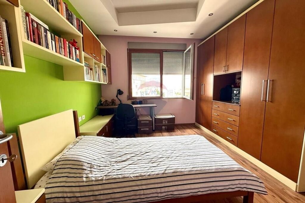 Apartament 4+1+studio, ne Qender te Tiranes!