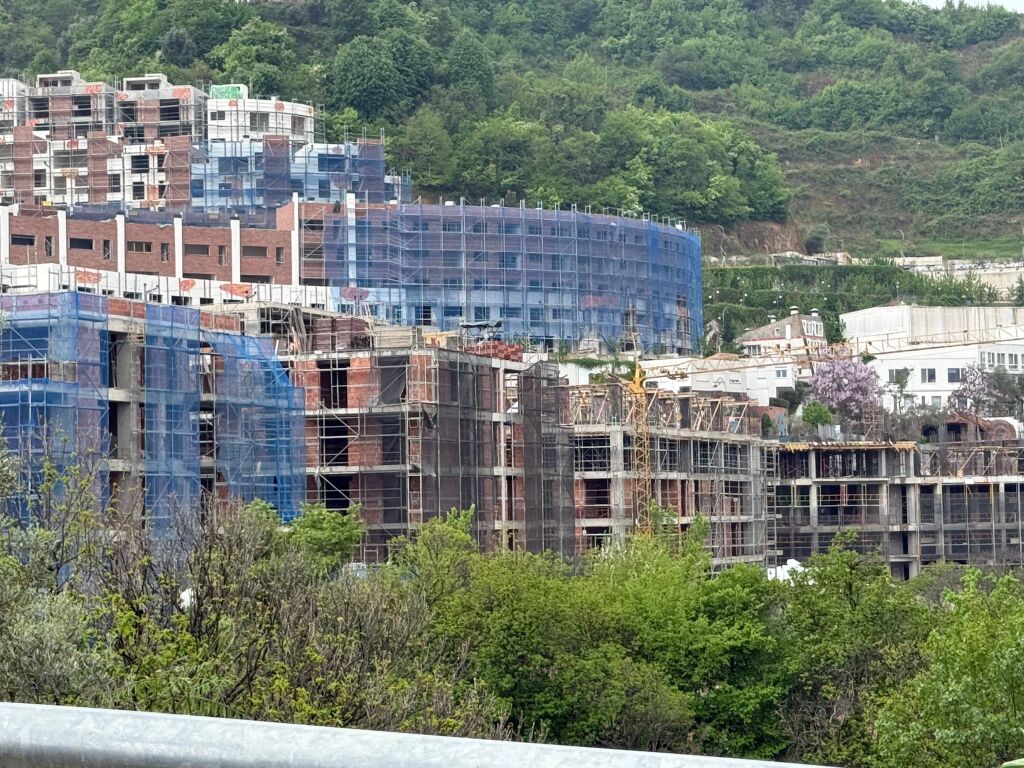 Shitet apartment kodra e diellit