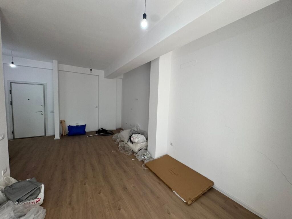 🏡 Shitet Apartament 1+1  📍 Ali Demi, Kompleksi Kaimi 💰 Çmimi: 108 milion lekë