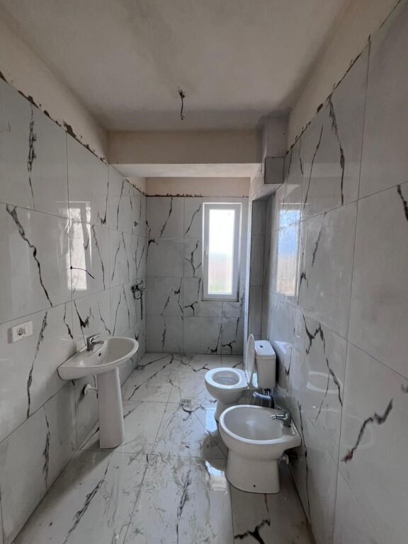 Shitet apartament 2+1