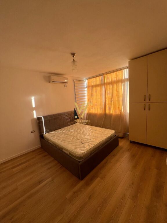 JEPET APARTAMENT 1+1 ME QERA TE MOZAIKU 490 EURO