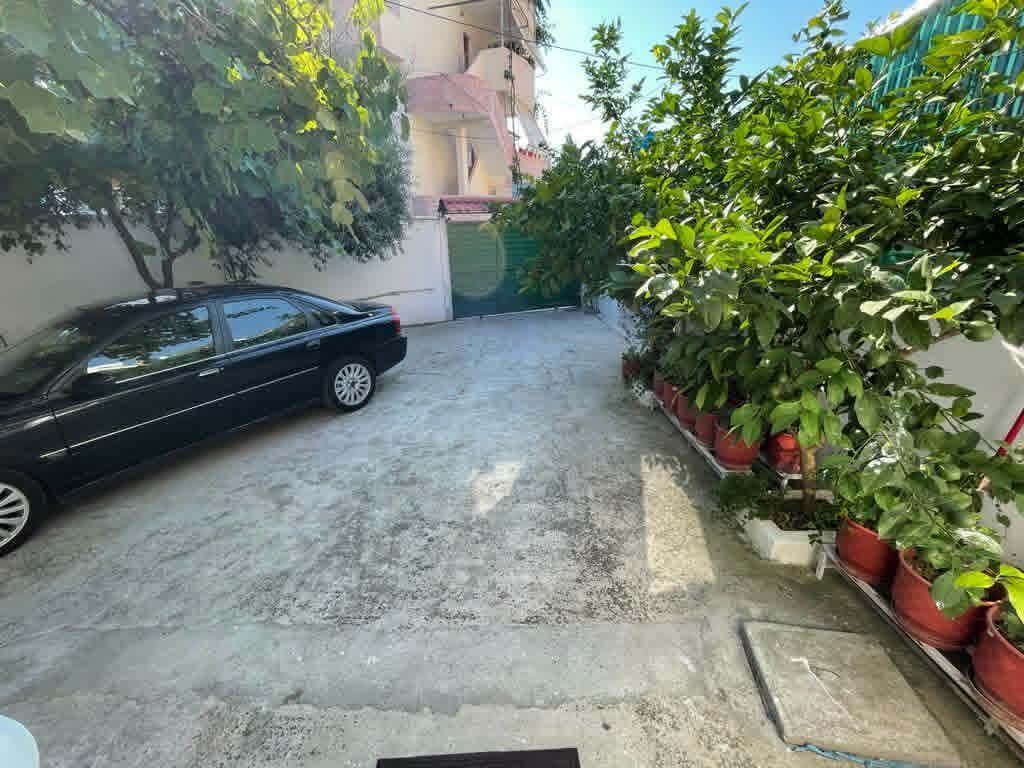 ME QERA SHTEPI PRIVATE 3+1 ME 3 VENDE PARKIMI - RR.ALI DEMI, TIRANE