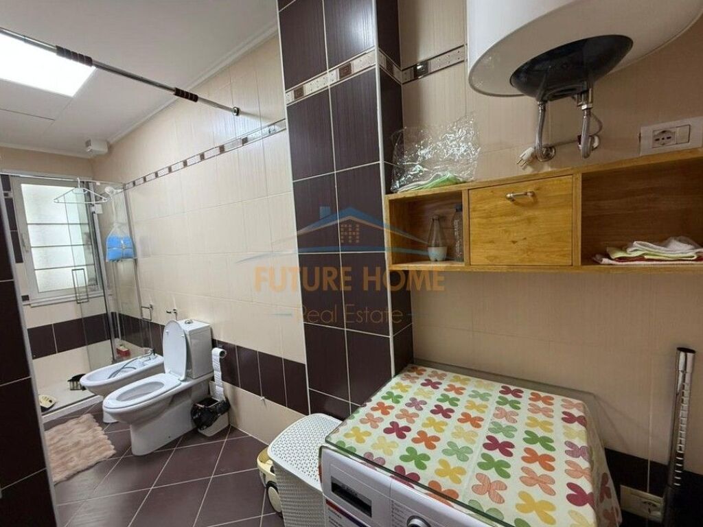 Shitet, Apartament 3+1+2+ Post Parkimi, Liqeni i Thatë, Tiranë.