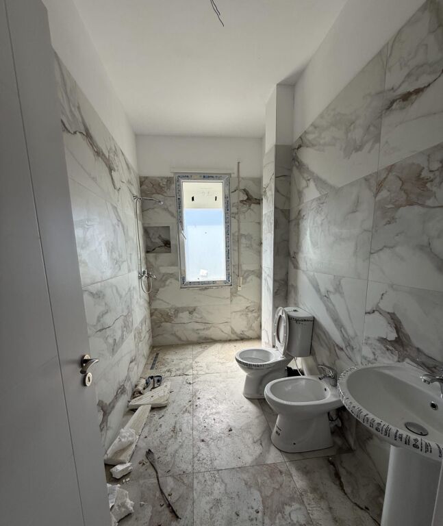 Apartament Okazion 2+1+2 në Kamëz