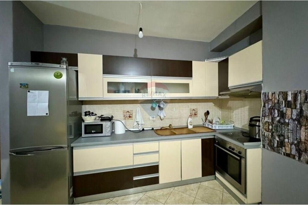 Apartament - Për Shitje - Rruga Loni Ligori, Tiranë