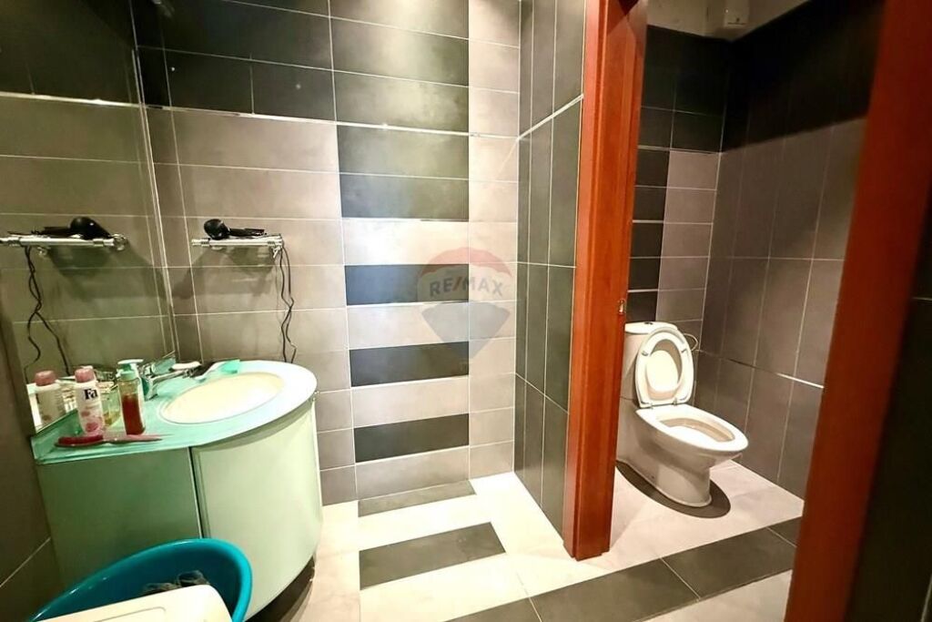 Apartament 4+1+studio, ne Qender te Tiranes!