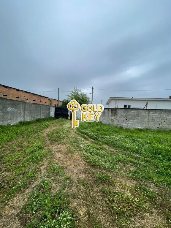 🏡 JEPET TOKË+NDERTESE ME QERA – SHKOZET