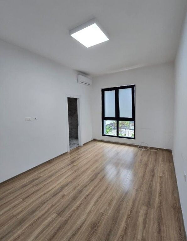 **Jepet zyrë me qira te Square 21**