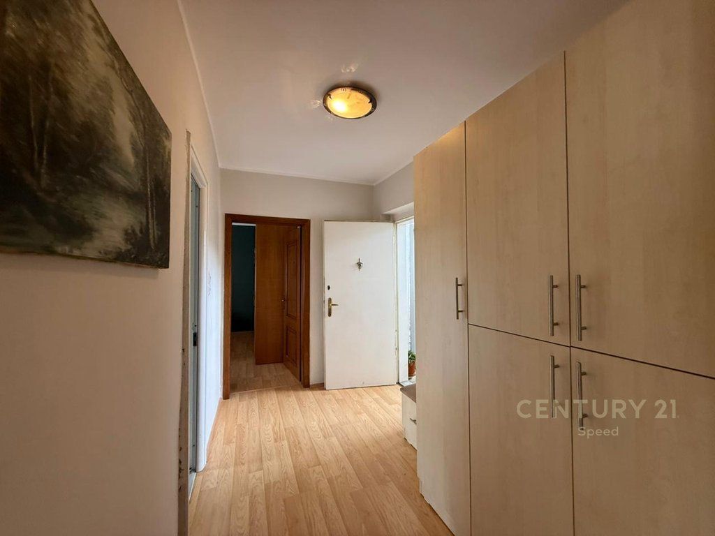 Apartament 1+1 për shitje në Ish-Stacionin e Fundit të Tiranës së Re!!