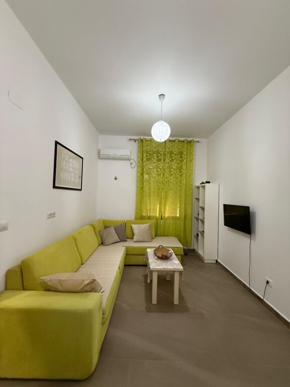 Apartament me qira tek Kafe Roma