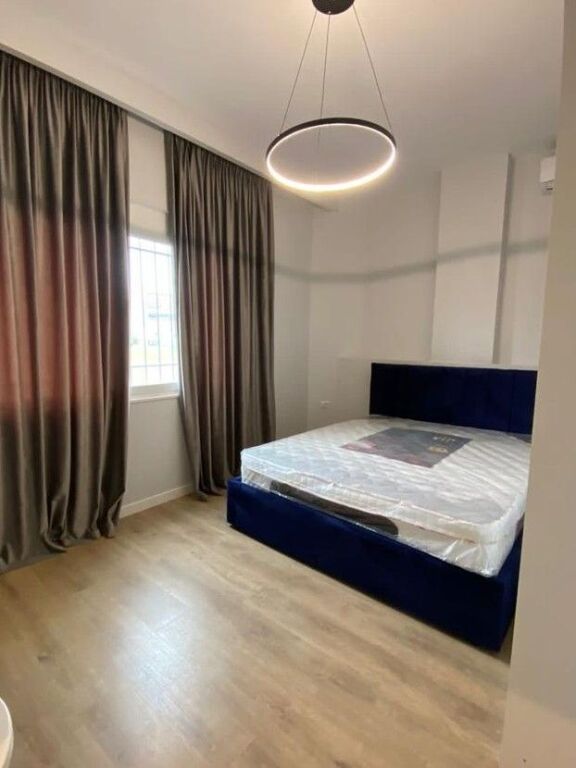 Jepet me qera apartament 1+1 tek 21 Dhjetori, pranë Fakultetit të Inxhinierisë së Ndërtimit 📍