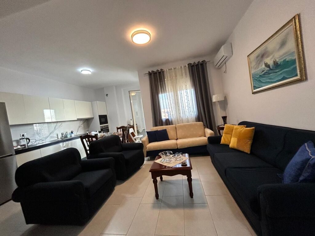 Apartment with garage for long term rent in Lungomare Vlore