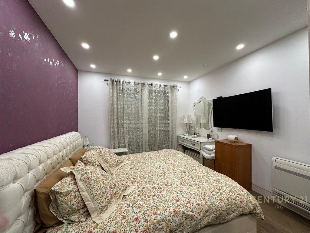 Shitet apartament 3+1+Kuzhine te Vecuar tek Kompleksi Kika 1, prane Union Bank!